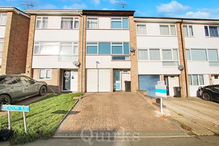 4 Bedroom Terraced House For Sale In Meadow Rise, Billericay, CM11