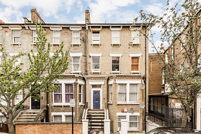 2 Bedroom Flat To Rent In Godolphin Road, Shepherds Bush, W12