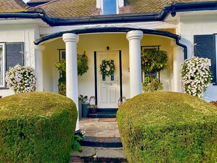 3 Bedroom Detached House For Sale In Woodside, Leigh-On-Sea, Essex, SS9