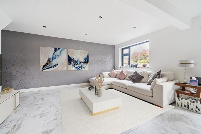 5 Bedroom Detached House For Sale In Trehern Close, Knowle, B93