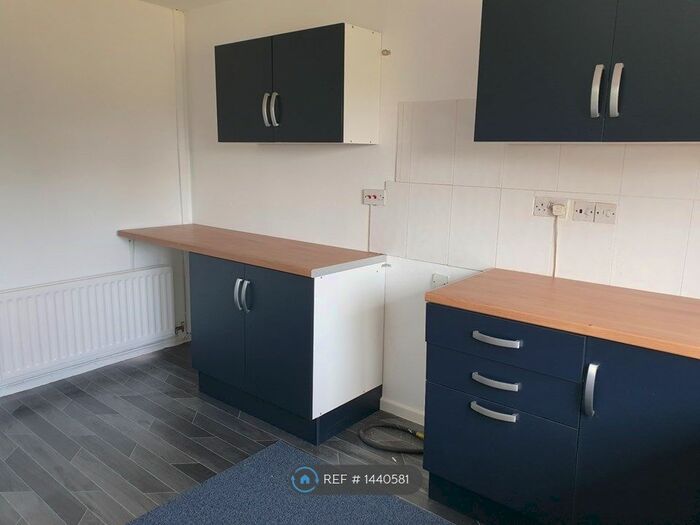 3 Bedroom Flat To Rent In Runcorn, Runcorn, WA7