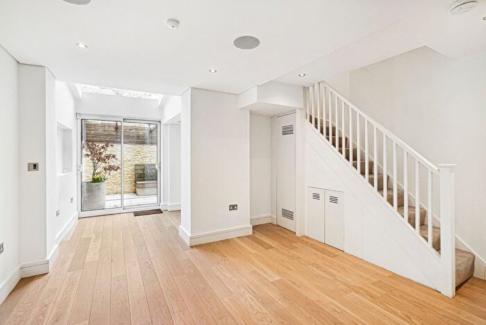 3 Bedroom Terraced House To Rent In First Street, Chelsea, London, SW3