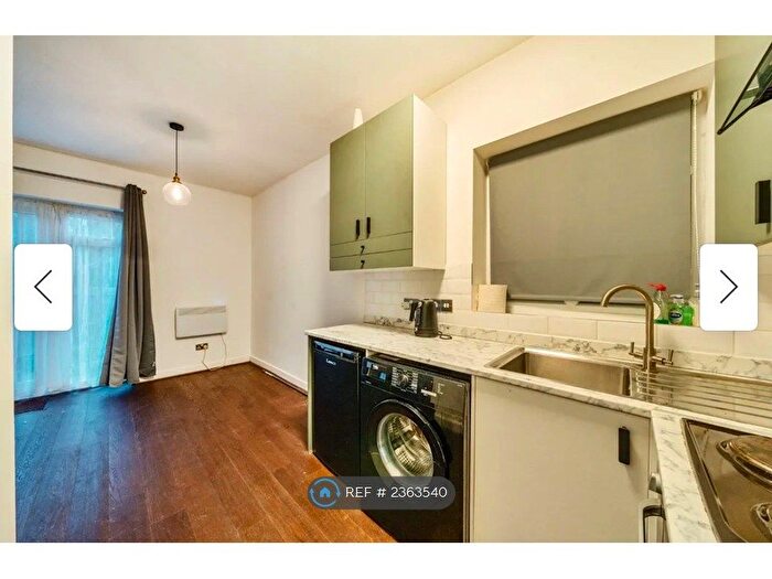 2 Bedroom End Terrace House To Rent In Whitebeam Avenue, Pettswood, BR2