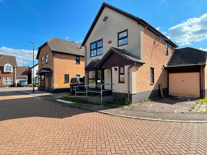 3 Bedroom Detached House To Rent In Broadacres, Luton, Bedfordshire, LU2