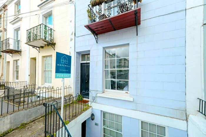 1 Bedroom Flat To Rent In Ground Floor Flat, Oakfield Place, Clifton, Bristol, BS8