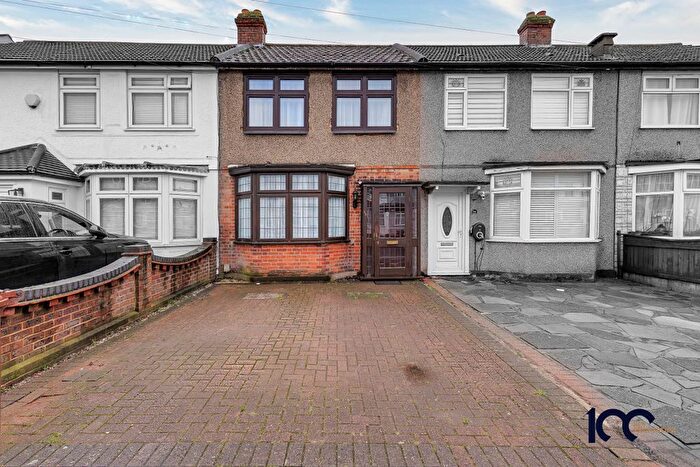 3 Bedroom Terraced House For Sale In Western Avenue, Dagenham, RM10