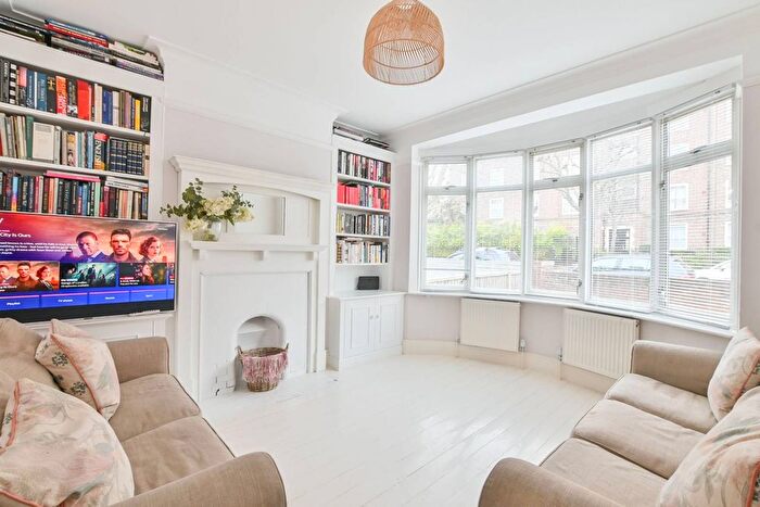 3 Bedroom Property To Rent In Dalgarno Gardens, North Kensington, London, W10