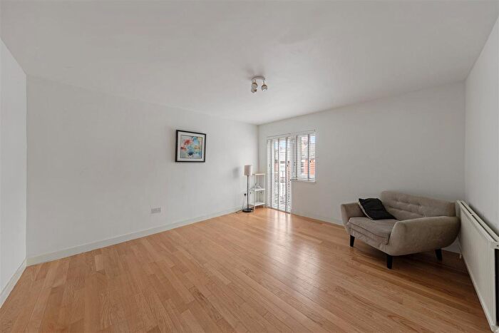 1 Bedroom Flat For Sale In Tivoli Road, London, SE27
