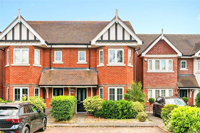 4 Bedroom Semi Detached House For Sale In Trenchard Close, Hersham, KT12