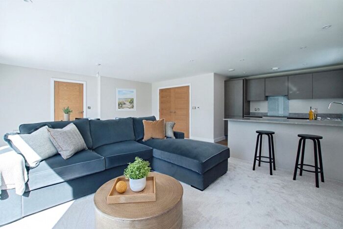 2 Bedroom Flat For Sale In Christchurch Road, Ferndown, BH22