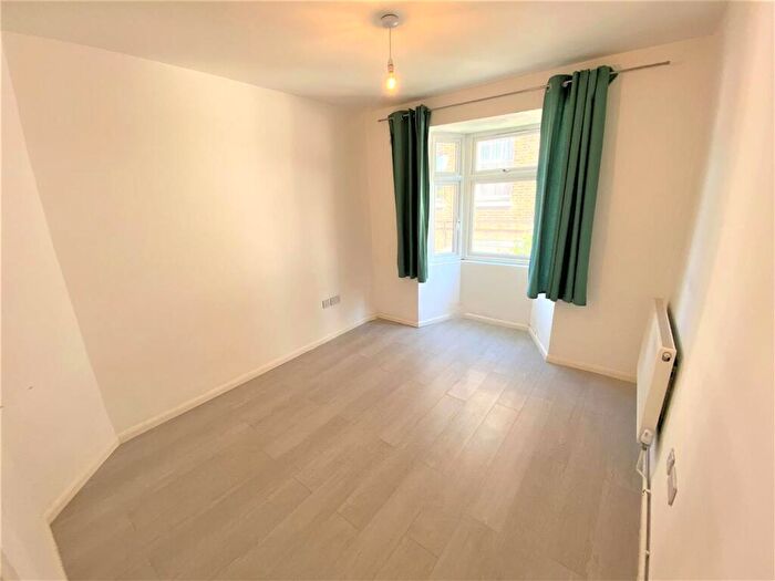 1 Bedroom Flat To Rent In Stanley Road, London, E18
