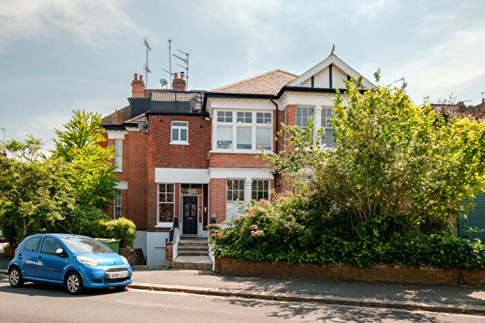 3 Bedroom Flat For Sale In Woodland Rise, London, N10