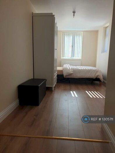 Studio To Rent In Boundary Avenue, Rushden, NN10