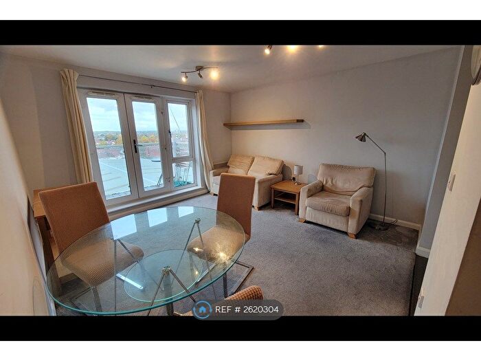 2 Bedroom Flat To Rent In Foundry Court, Slough, SL2