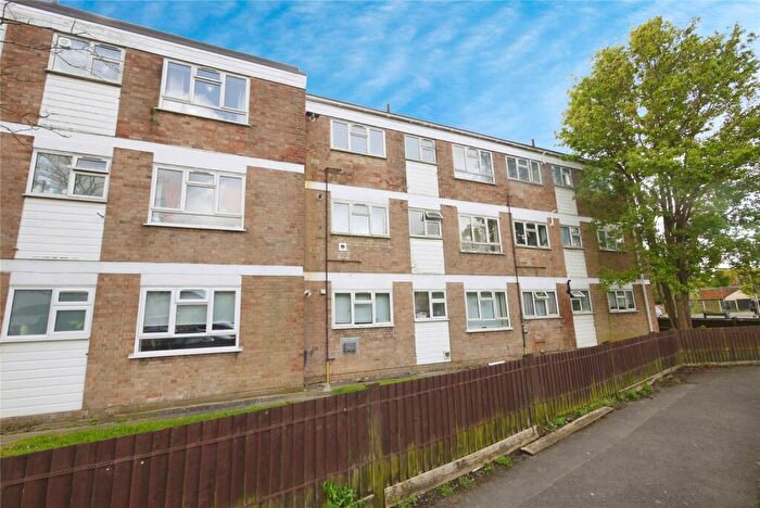 2 Bedroom Apartment For Sale In Crow Green Road, Pilgrims Hatch, Brentwood, Essex, CM15