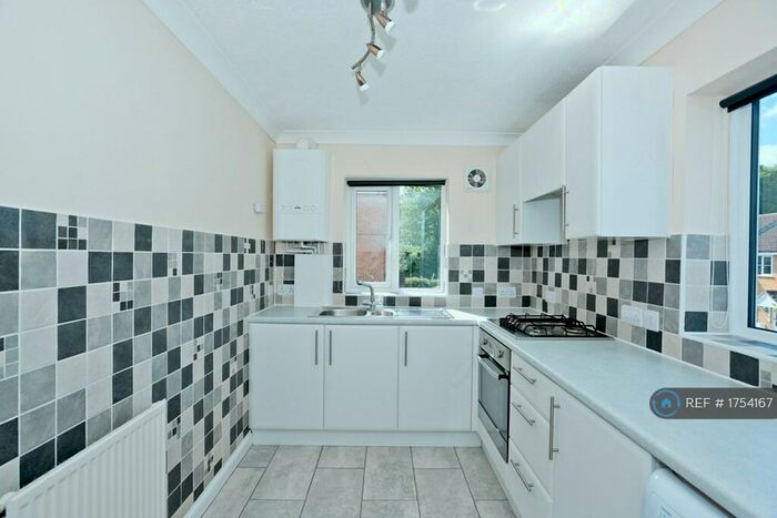 2 Bedroom Flat To Rent In Epsom Court, Whiteley, Fareham, PO15