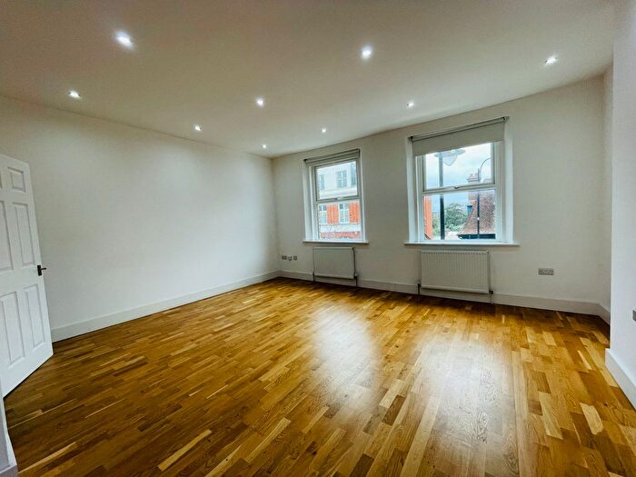 1 Bedroom Flat To Rent In Tooting High Street, Tooting Broadway, SW17