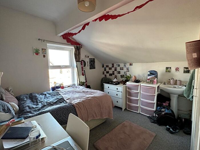 6 Bedroom House To Rent In Richmond Grove, Manchester, M13