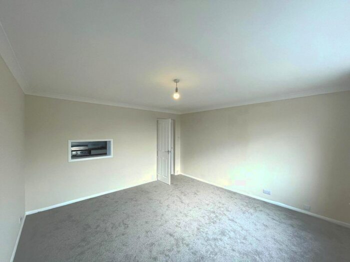 1 Bedroom Flat To Rent In Princess Court, London, SW19