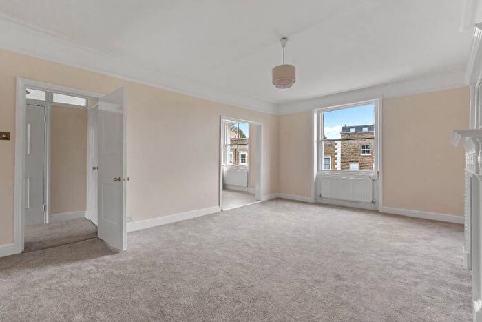 2 Bedroom Flat For Sale In Haverstock Hill, Belsize Park, Camden, NW3