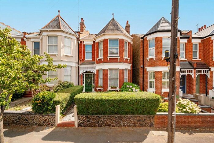 3 Bedroom End Of Terrace House For Sale In Barnard Hill, London, N10