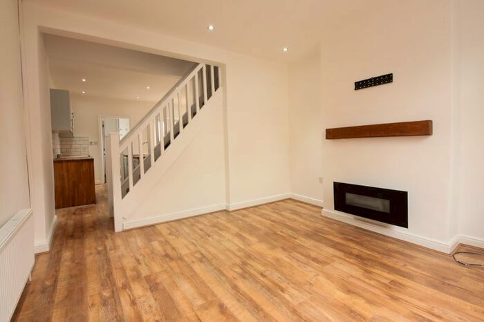 2 Bedroom Property To Rent In Greek Street, Runcorn, WA7