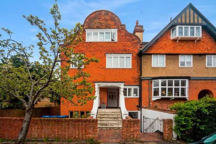 1 Bedroom Flat To Rent In Berkeley Place, Wimbledon Village, SW19