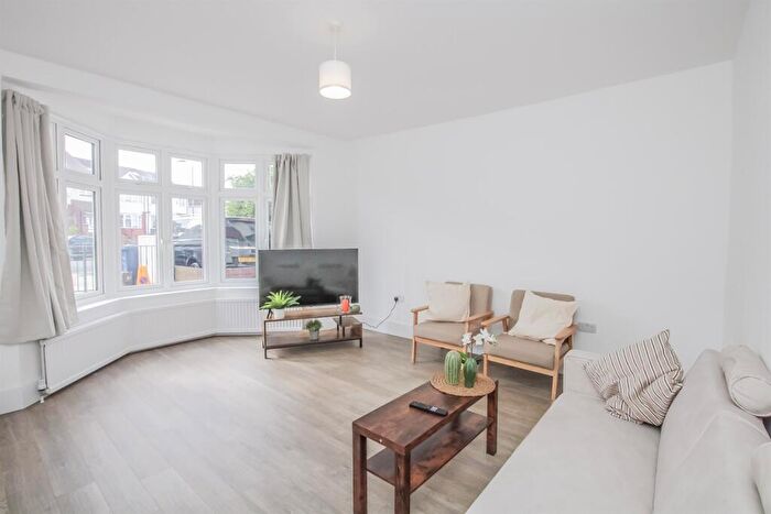 5 Bedroom House To Rent In Woodstock Avenue, Golders Green, NW11