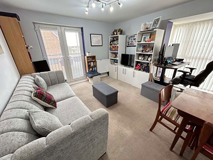 2 Bedroom Flat For Sale In Frenchs Avenue, Dunstable, LU6