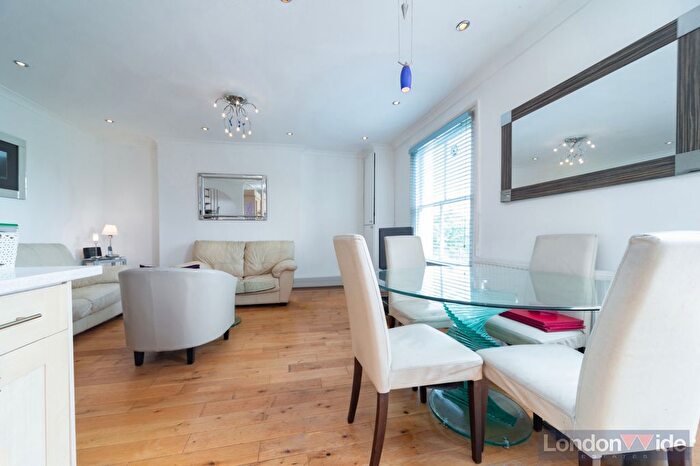 3 Bedroom Flat To Rent In Top Floor, Sutherland Avenue, Maida Vale, W9
