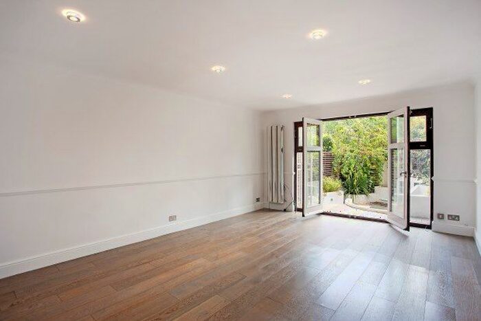 3 Bedroom Terraced House To Rent In Sandycoombe Road, Twickenham, TW1