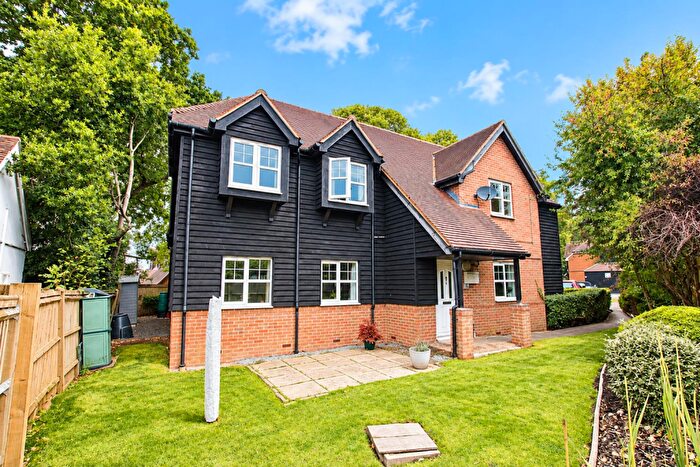 1 Bedroom Flat For Sale In Fair Oak, SO50