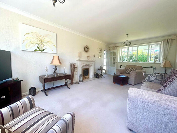 3 Bedroom Detached House For Sale In Woodlea Close, Wirral, CH62