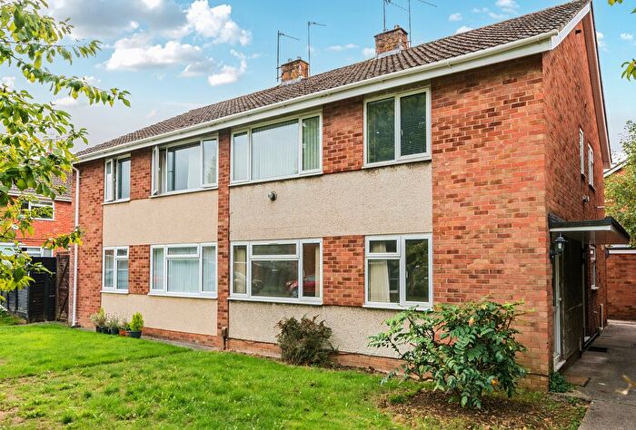 2 Bedroom Flat For Sale In Gaston Avenue, Keynsham, Bristol, Somerset, BS31