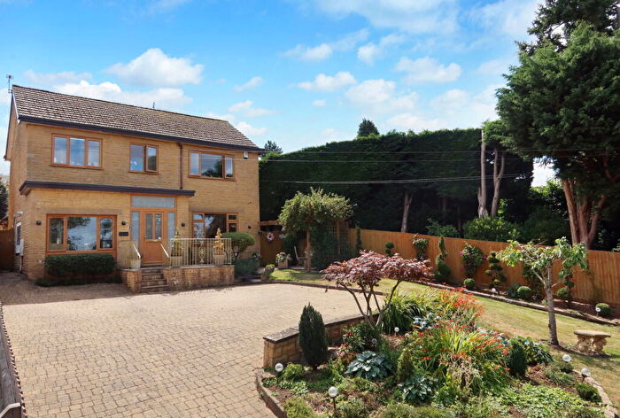 5 Bedroom Detached House For Sale In Stonesfield House, Overthorpe, OX17