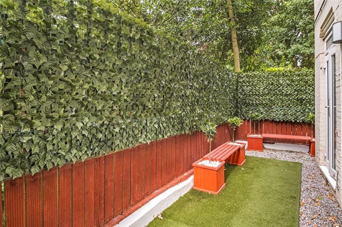 2 Bedroom Flat To Rent In Luke Street, Shoreditch, London, EC2A