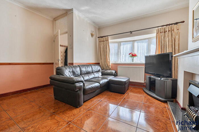 3 Bedroom Terraced House For Sale In Beatrice Street, Gorse Hill, Swindon, SN2