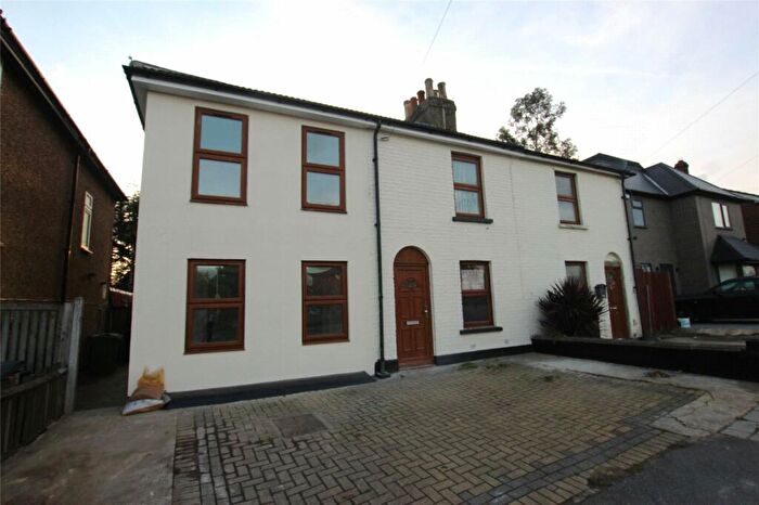 Semi-Detached House To Rent In Tomswood Hill, Ilford, IG6