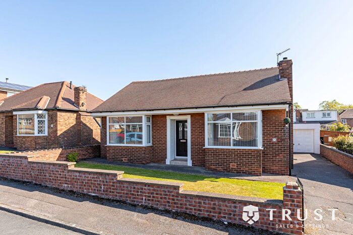 2 Bedroom Detached House For Sale In Pennine Road, Dewsbury, WF12