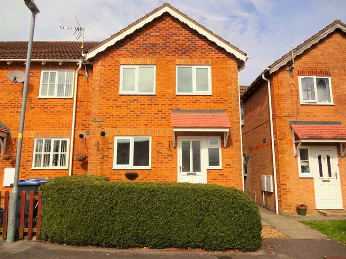 3 Bedroom End Of Terrace House To Rent In Mallard Close, Devizes, SN10