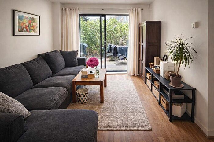 3 Bedroom Flat To Rent In Treby Street, London, E3