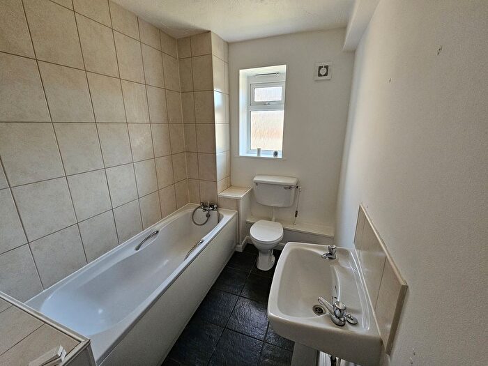 1 Bedroom Flat For Sale In Flat Samuels Tower, Longhill Avenue, Chatham, Kent, ME5
