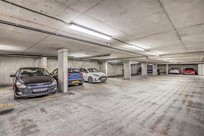 2 Bedroom Flat For Sale In Fratton Way, Southsea, PO4