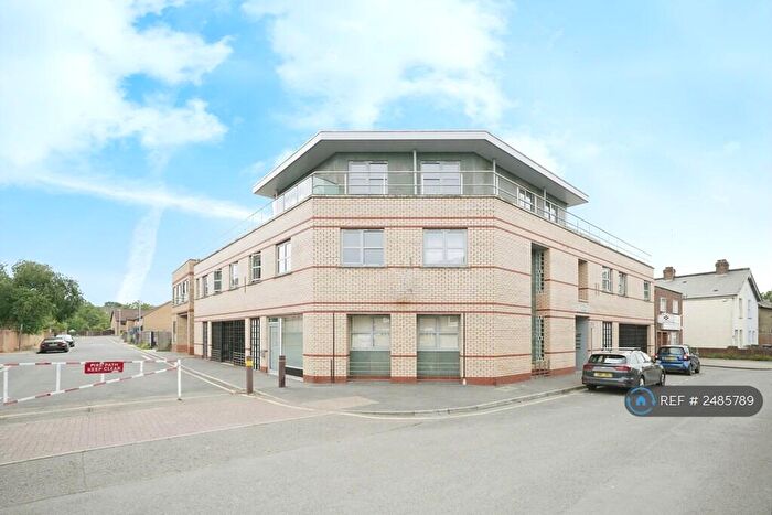 1 Bedroom Flat To Rent In Lyndale House, Kingston Upon Thames, KT1