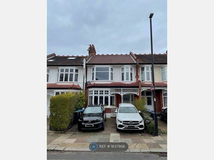 2 Bedroom Flat To Rent In Palmers Green, London, N13