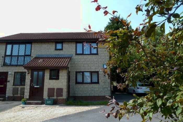 1 Bedroom Flat To Rent In Paddock Close, Bristol, BS32