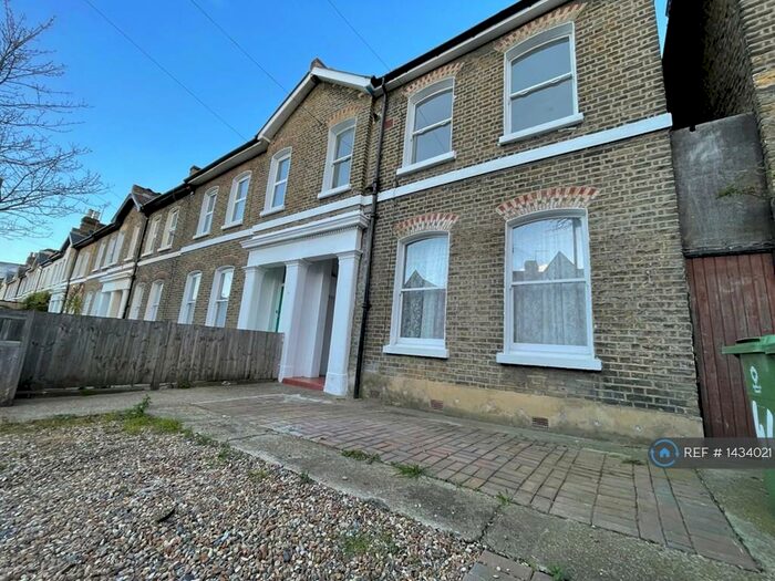 4 Bedroom Flat To Rent In Montpelier Road, London, SE15