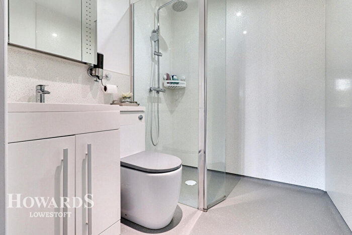 6 Bedroom Detached Bungalow For Sale In Chestnut Avenue, Oulton Broad, NR32