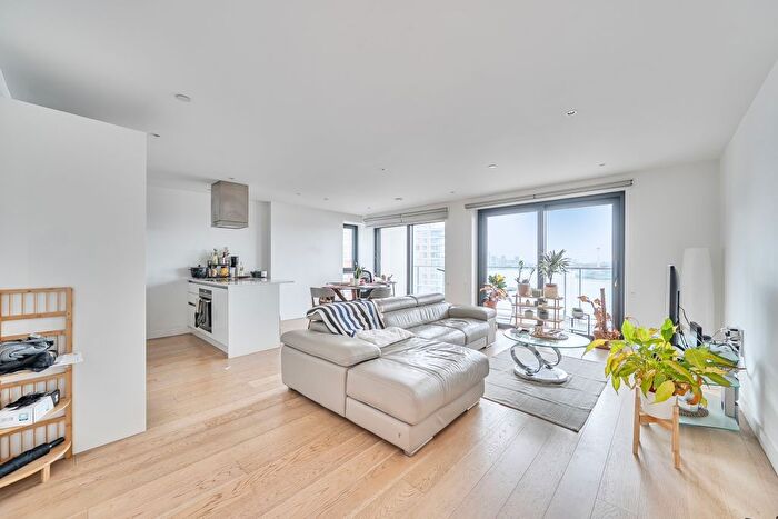 3 Bedroom Flat For Sale In Yabsley Street, London, E14