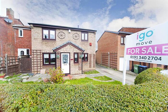 3 Bedroom Detached House For Sale In Lindisfarne, Peterlee, SR8